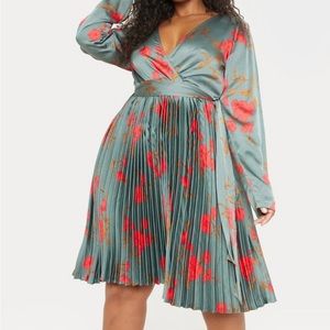 Pretty Little Thing Emerald Green/ Red Floral Print Pleated Midi Dress❤️